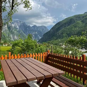 Bujtina Pllumi Bed & Breakfast